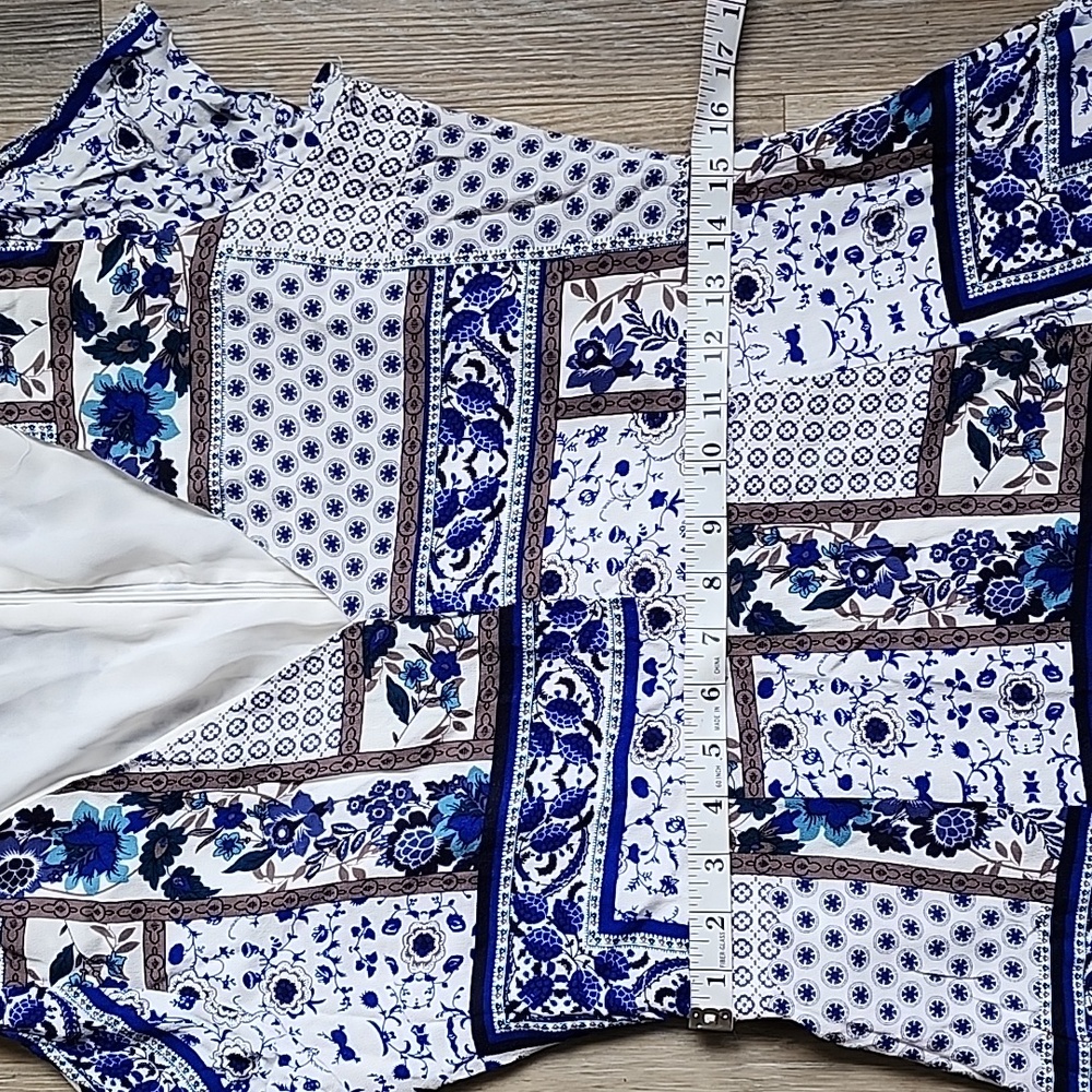 Elegant Blue and White Patterned Dress - Picture 7 of 13